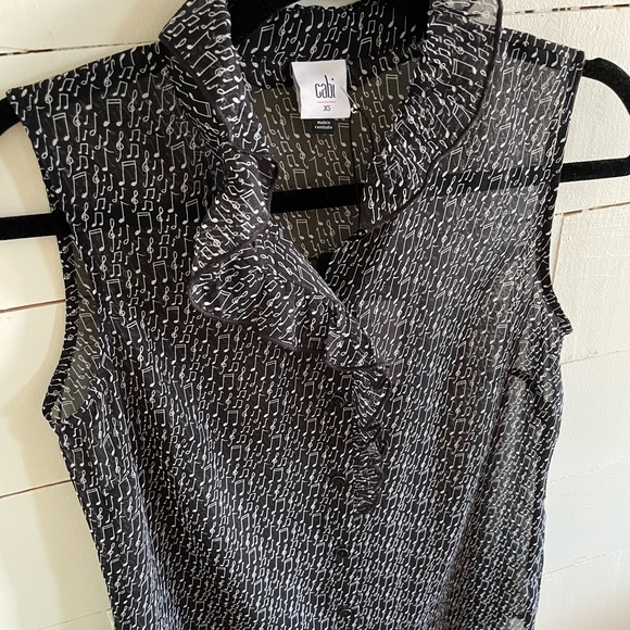 CAbi Tops - NWT Cabi Sing Along Top, Black and White Sleeveless Blouse with Music Notes, XS